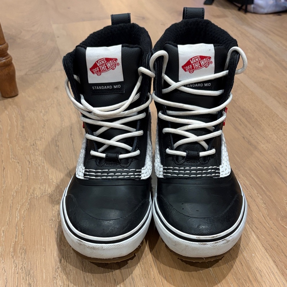 Vans Men’s Black and White Sneakers snow boots size 9